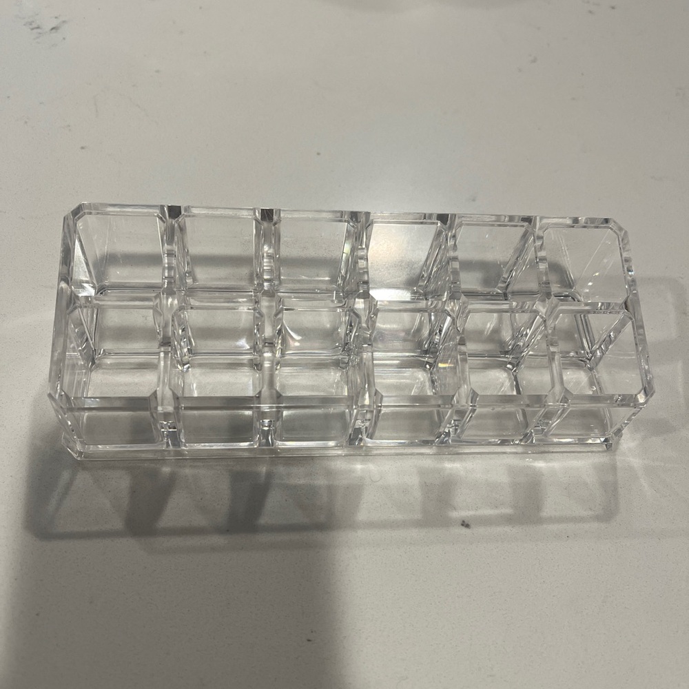 Clear Lip Organizer! - Picture 3 of 9